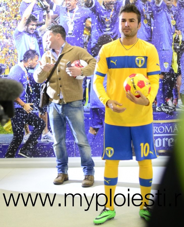 Cum arata ADRIAN MUTU in echipamentul FC Petrolul - FOTO