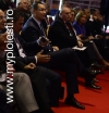 Victor Ponta sta picior peste picior ca femeile - FOTO