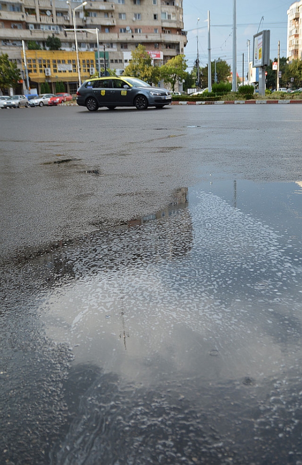 Apa de ploaie are detergent in ea, in zona de nord a orasului - FOTO
