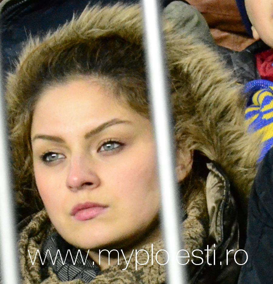 Fetele care tin cu Petrolul - GALERIE FOTO nr.6