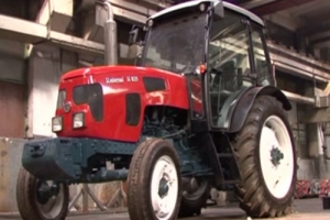 Tractorul de Băicoi e vândut în Egipt. Se pregăteşte un prototip pentru România VIDEO