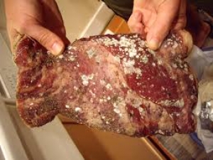 Carne stricata in hipermarketuri din Ploiesti - DIICOT face perchezitii