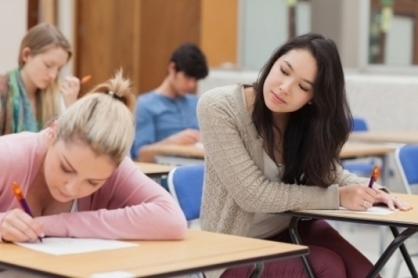 Program Bacalaureat 2014 - Mii de tineri nu se mai inscriu la acest examen